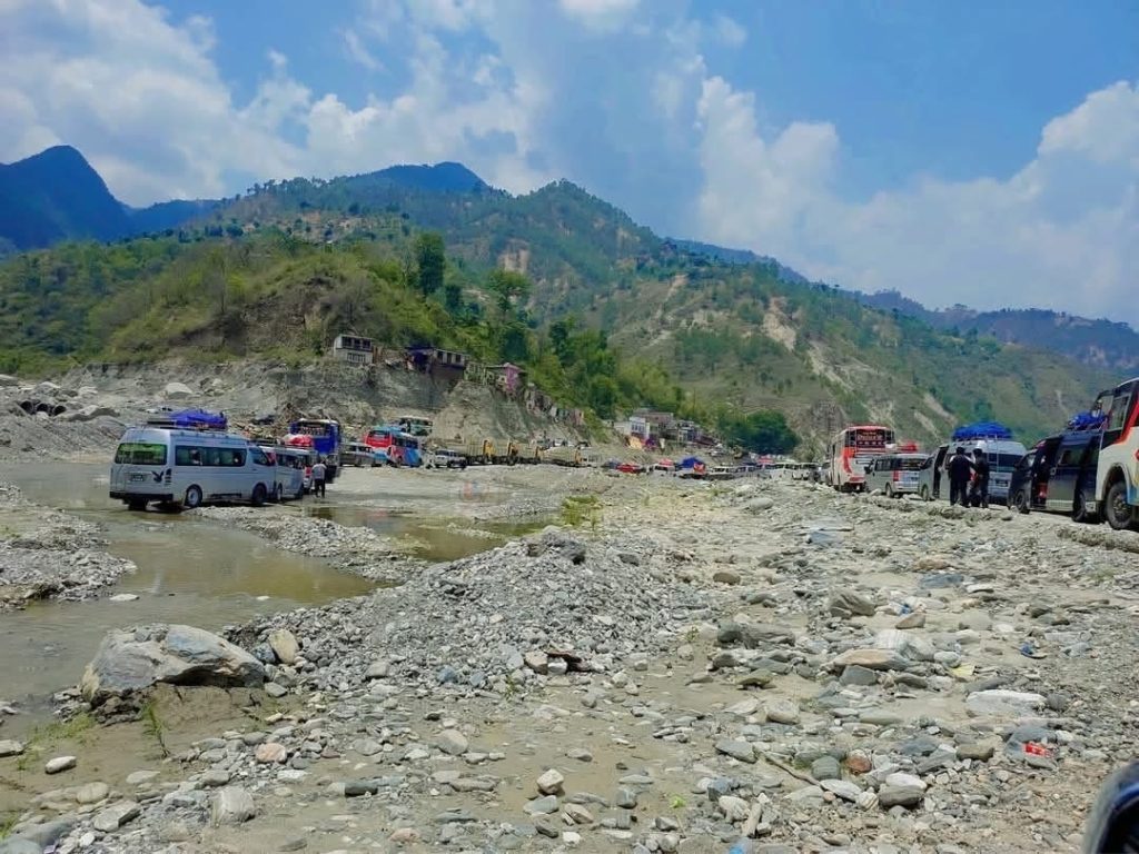 सोमबार रातिदेखि अवरुद्ध बीपी राजमार्ग पूर्ण रुपमा सञ्चालन