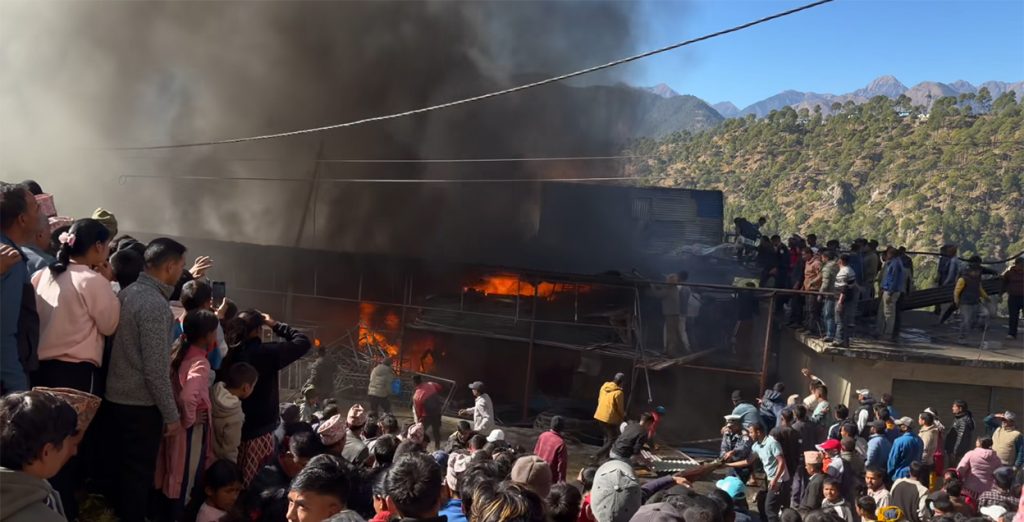 बाजुराको मार्तडी बजारमा भीषण आगलागी