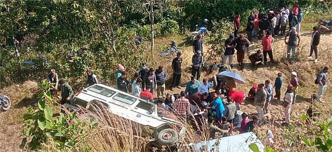 भोजपुरमा एम्बुलेन्स दुर्घटना हुँदा दुई जना गम्भीर घाइते