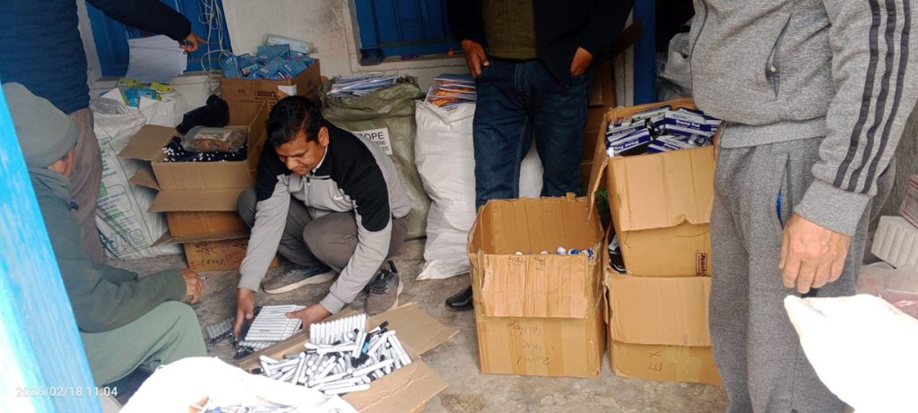 बैतडीमा पुग्यो मतपत्रसहित निर्वाचन सामग्री