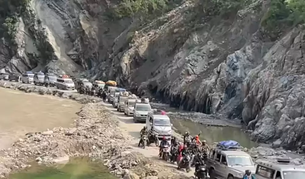 बाढीले बिपी राजमार्ग अवरूद्ध, वैकल्पिक मार्ग प्रयोग गर्न आग्रह