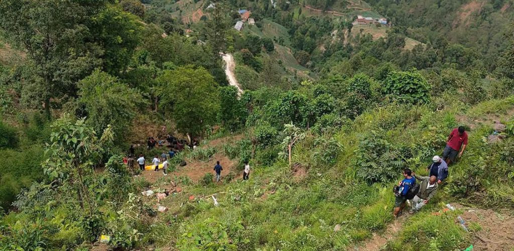 काभ्रे बस दुर्घटना : मृतकको संख्या आठ पुग्यो, १६ जना घाइते