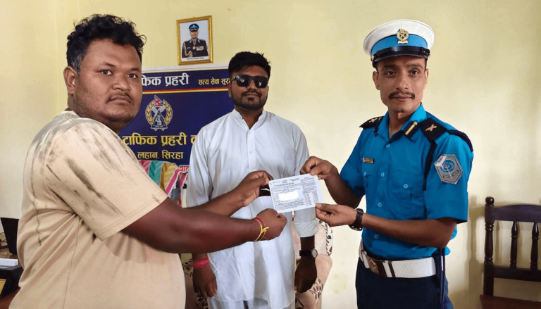 गुडिरहेको मोटरसाइकलमा स्टन्ट गरेपछि बब्लु गुप्तालाई जरिवाना