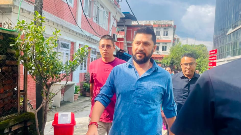 रवि लामिछाने काठमाडौं जिल्ला अदालत पुगे