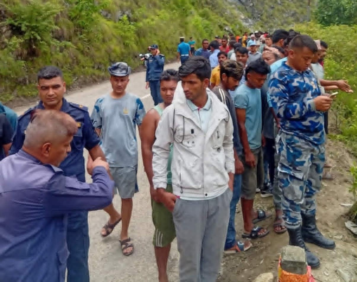 सुनकोशीमा खसेको कारसहित बेपत्ता यात्रु खोज्न गोताखोर परिचालन