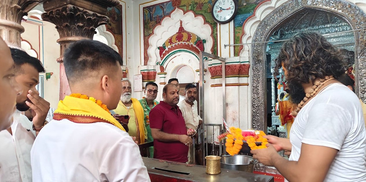 जानकी मन्दिरमा गृहमन्त्री गुरुङद्वारा पूजाअर्चना