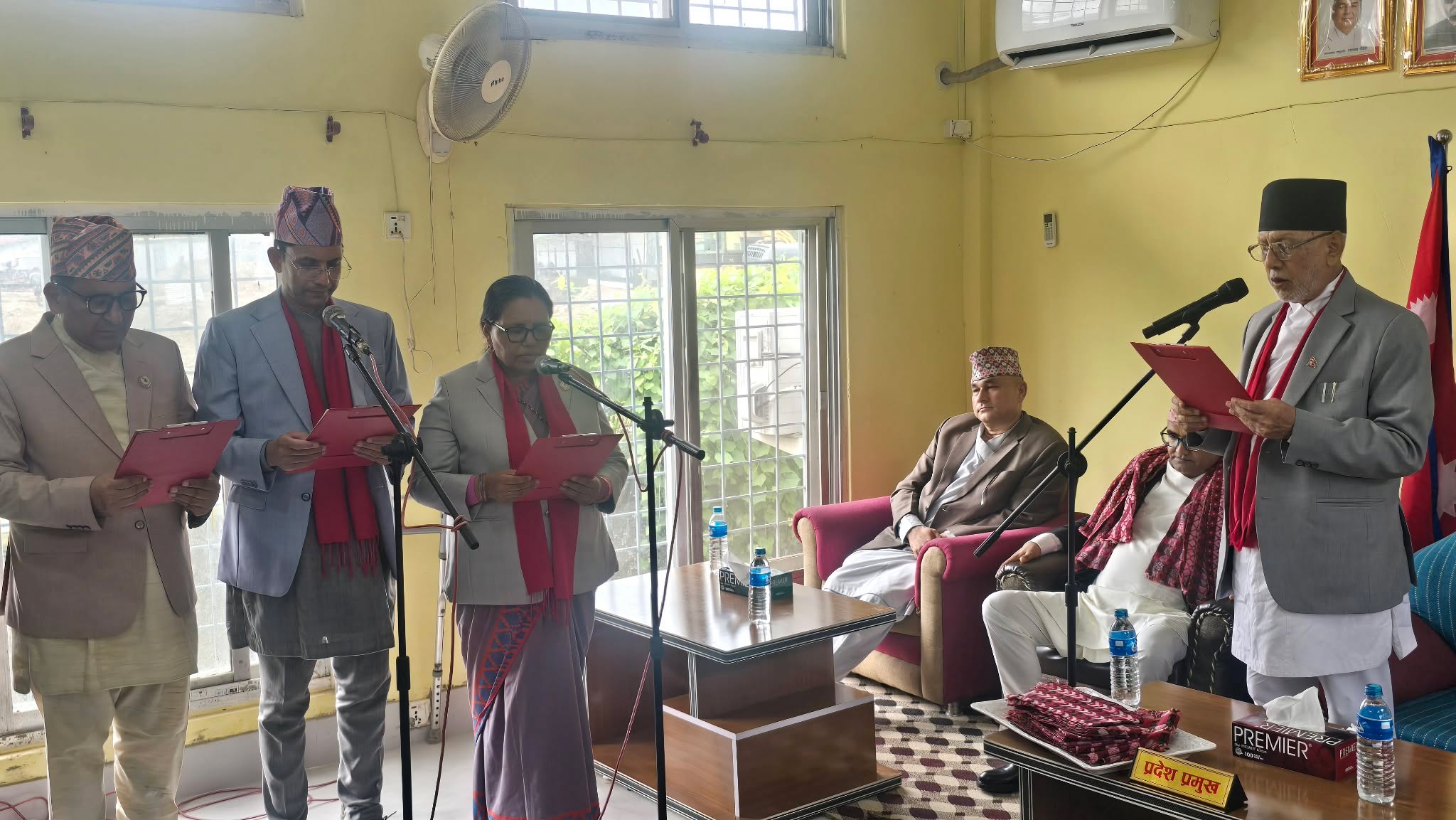सुदूरपश्चिममा एमालेका ४ मन्त्रीले लिए शपथ