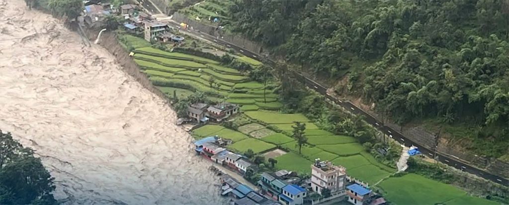 कालीगण्डकीमा आएको बाढीले पर्वतमा ८० घर बगायो